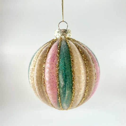 Weiste, lasipallo, värikäs ja huurrekuvio