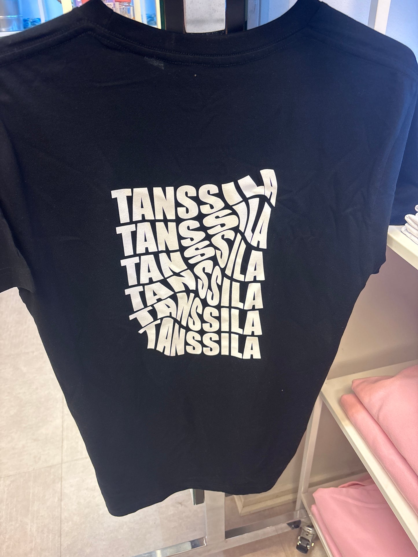 Tanssila, lasten musta t-paita, Dance? Yes, Plié-ase!