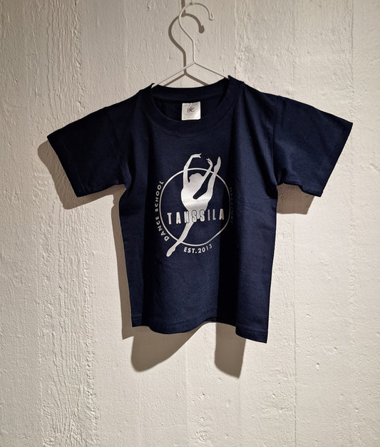 Tanssila, lasten tummansininen t-paita hopeisella logolla