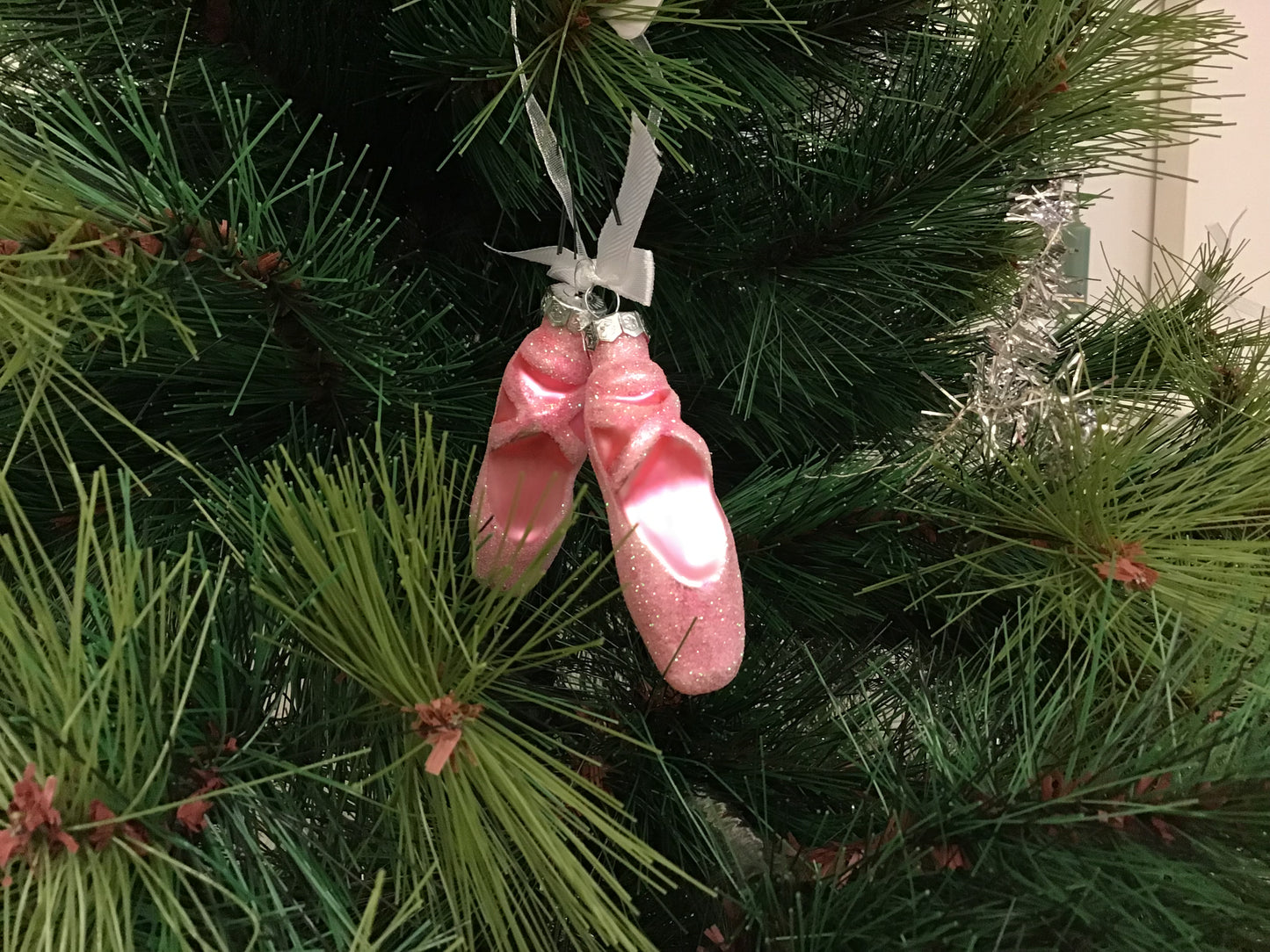 Weiste, lasiset, pinkit balettitossut