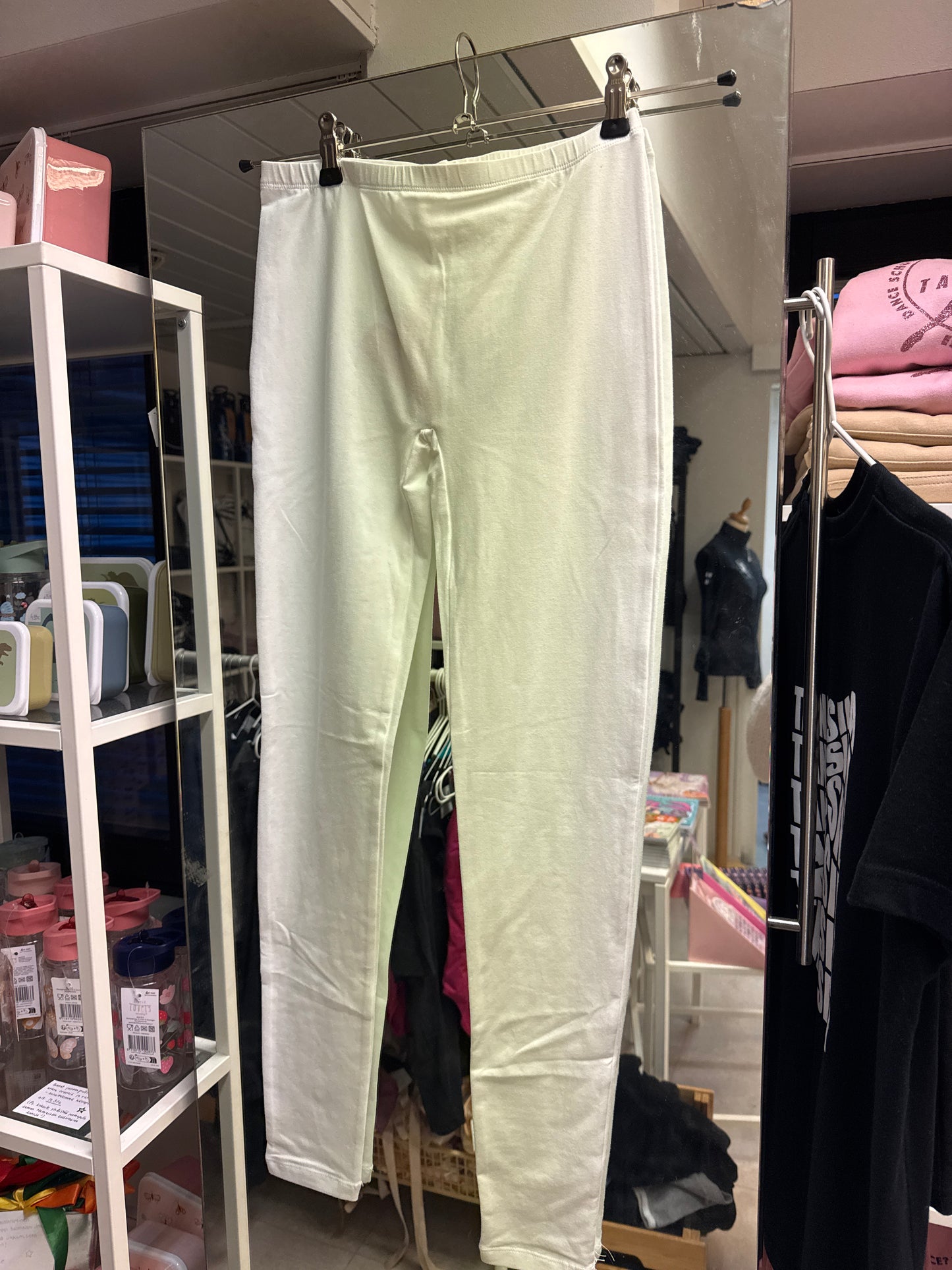 Sansha, Soren poikien valkoiset trikoot