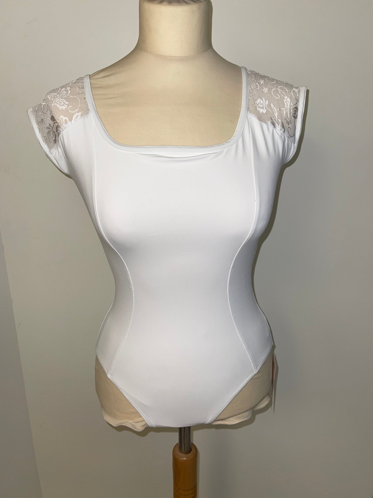 Sansha Pivoine, valkoinen balettipuku