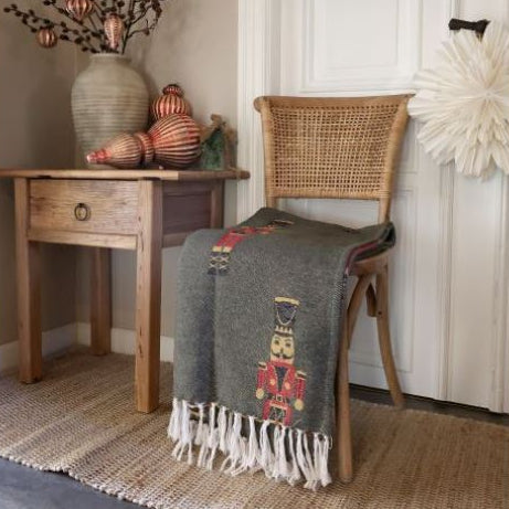 Chic Antique, Pähkinänsärkijä -torkkupeitto