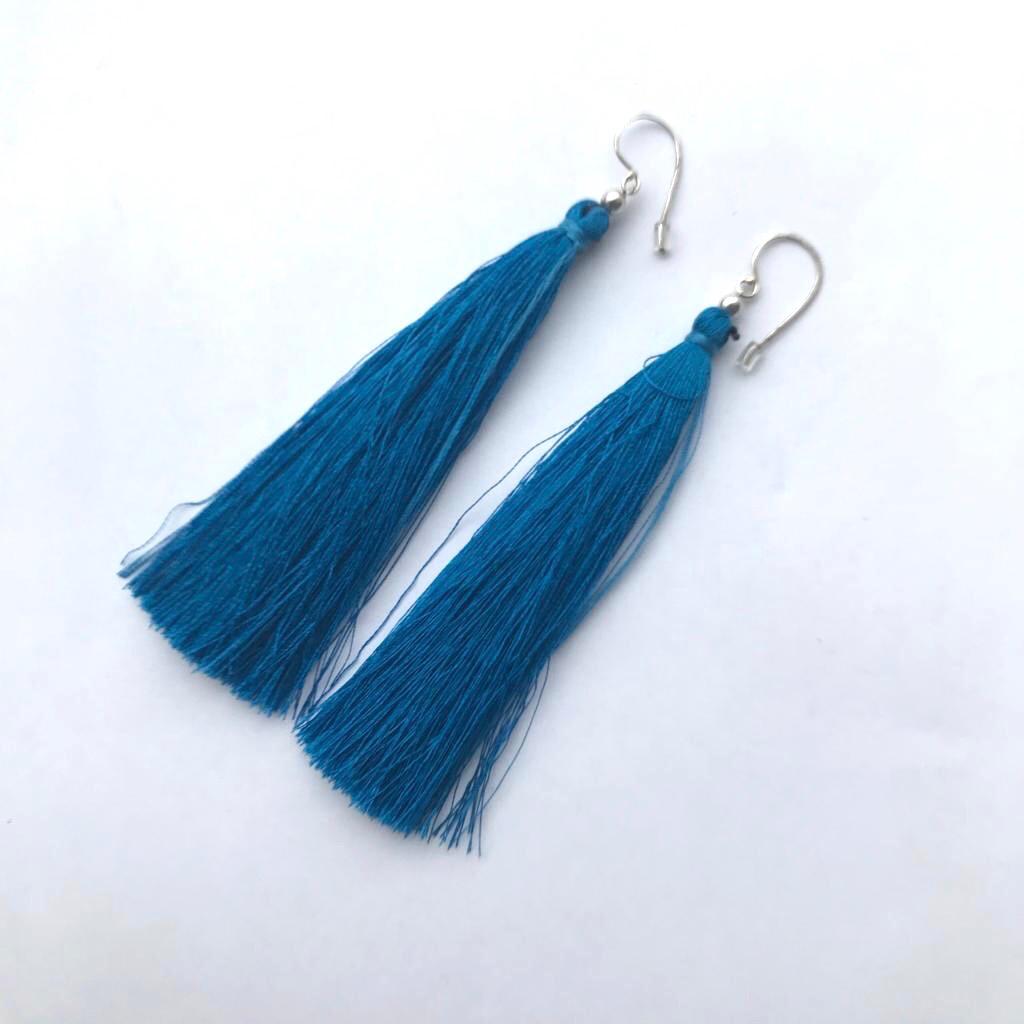 Hippakorut, turkoosit tupsukorvakorut