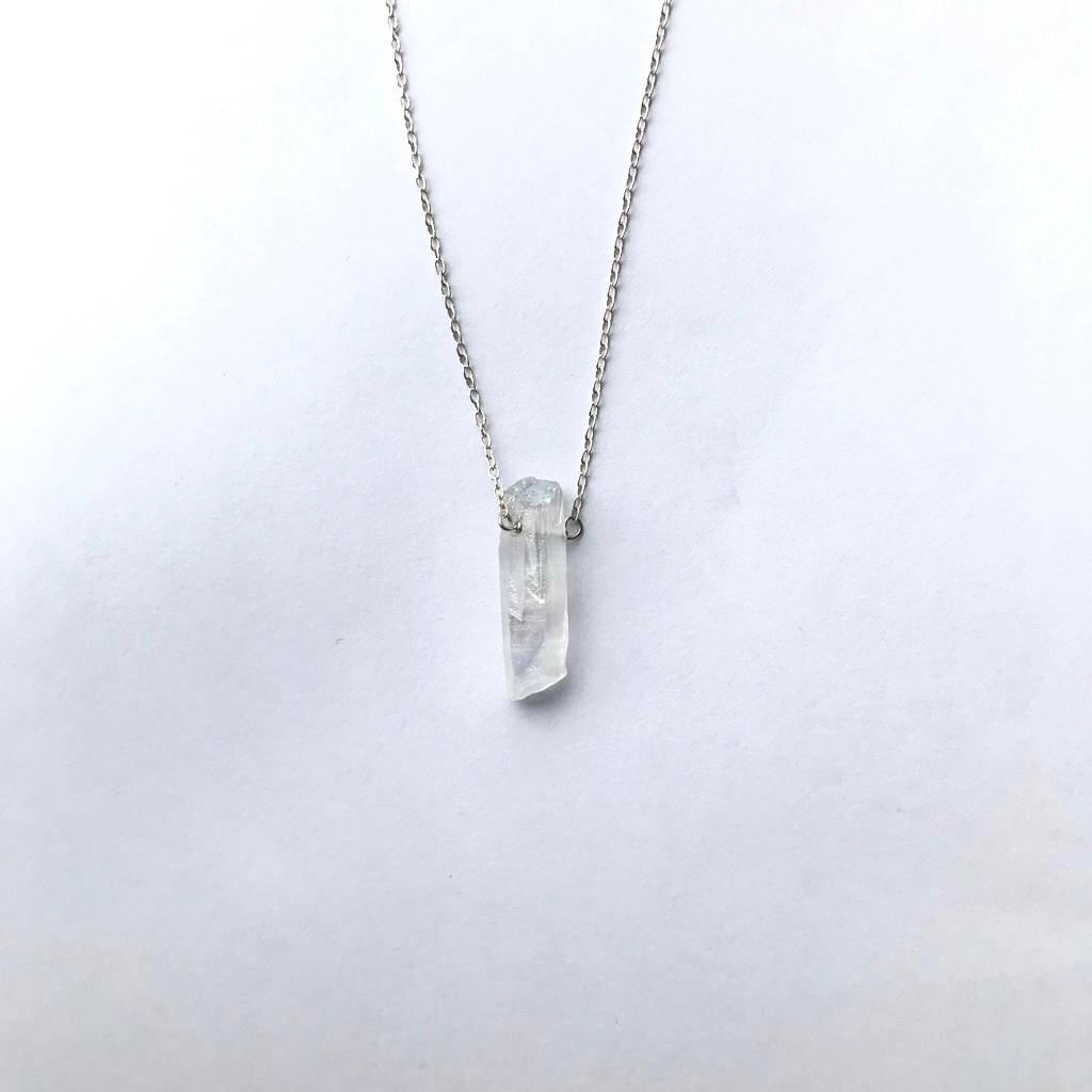 Hippakorut, kristalli kaulakoru