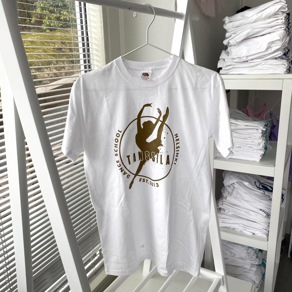 Tanssila, valkoinen t-paita