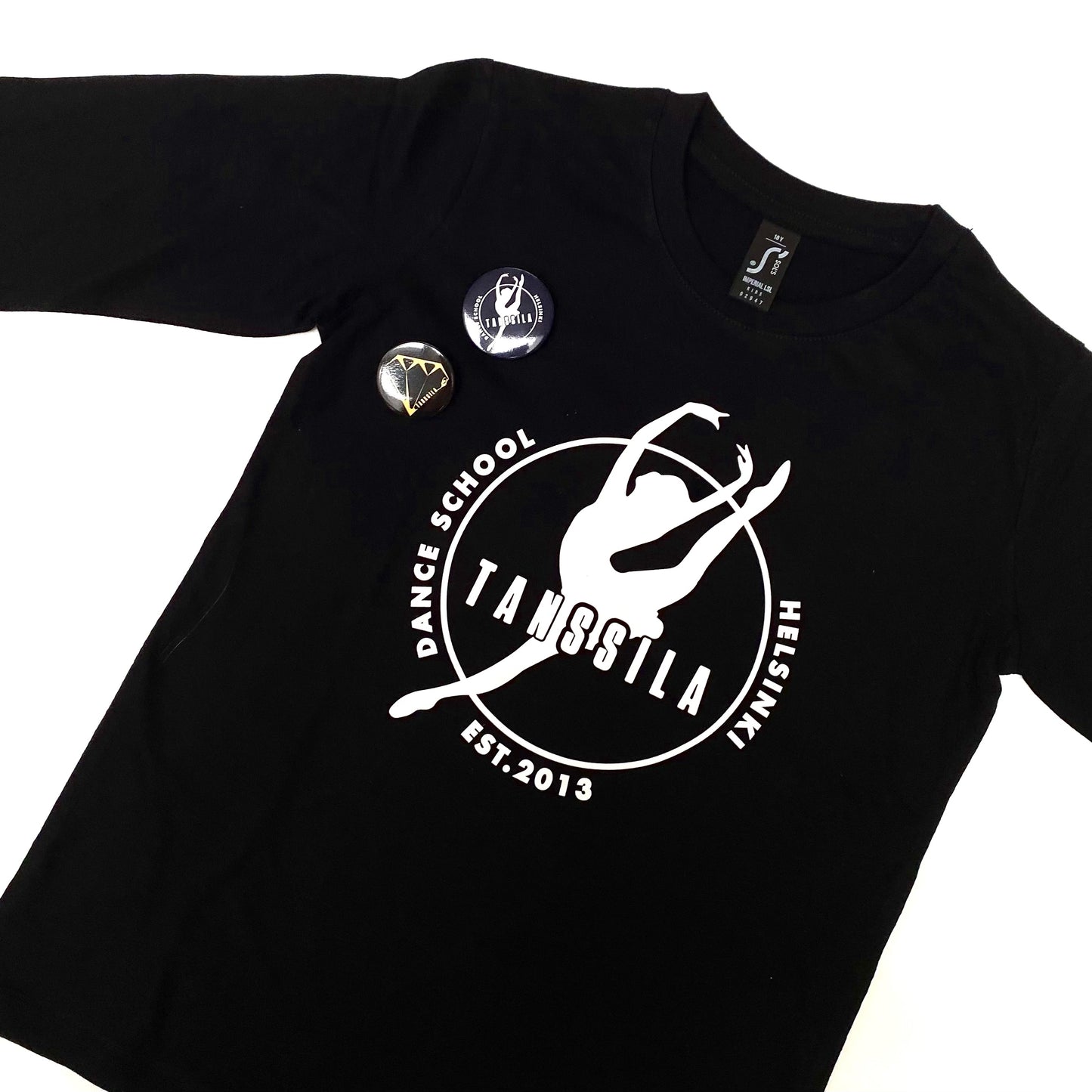 Tanssila, musta pitkähihainen