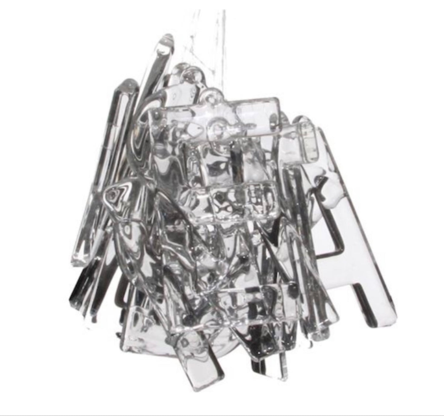 Shishi, kirkkaat lasiset kirjaimet