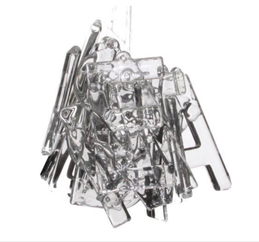 Shishi, kirkkaat lasiset kirjaimet