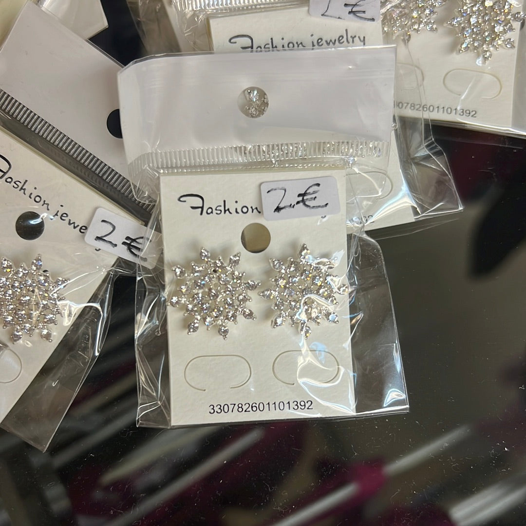 Kimaltavat korvakorut