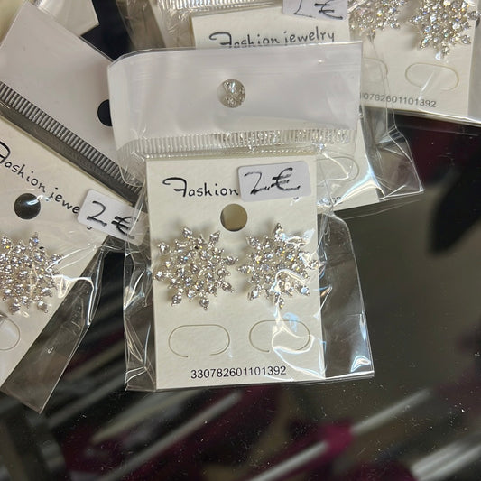 Kimaltavat korvakorut