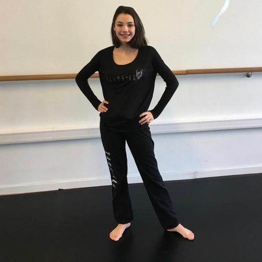 Tanssila, musta väljä pitkähihainen